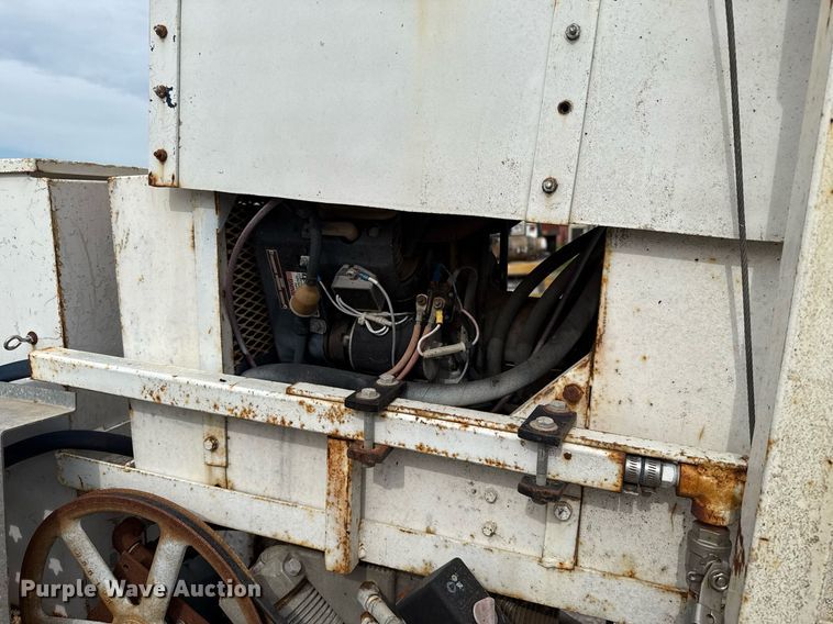 image for item HI9262 1996 Ford F800 utility / service truck