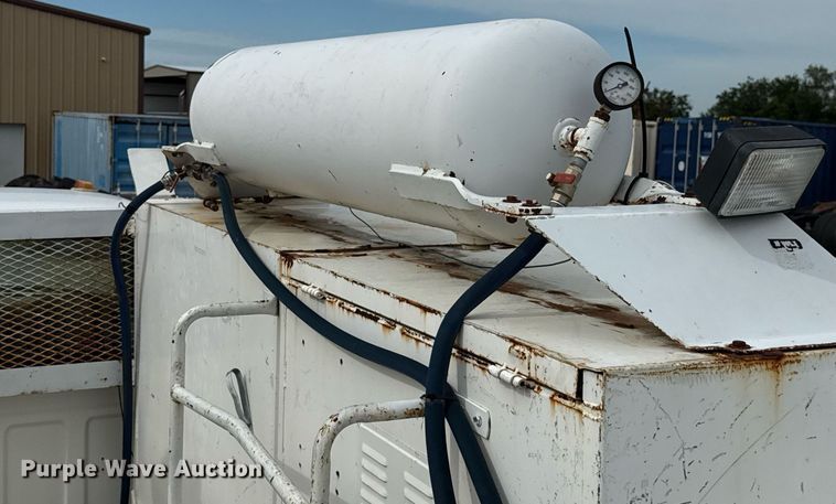 image for item HI9262 1996 Ford F800 utility / service truck