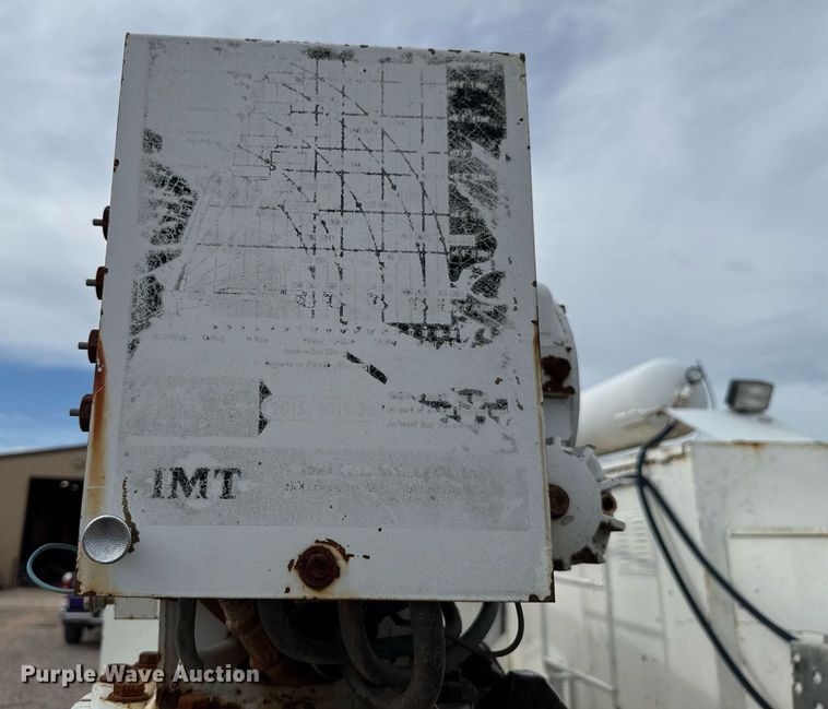 image for item HI9262 1996 Ford F800 utility / service truck