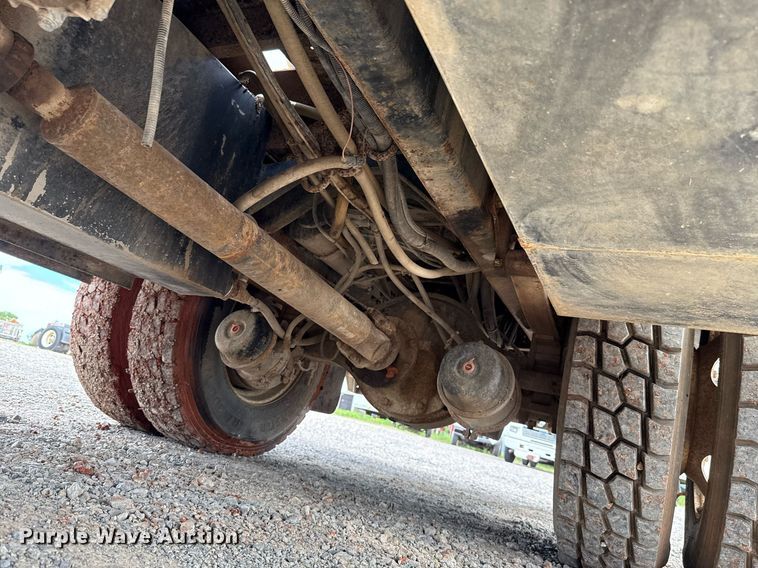 image for item HI9262 1996 Ford F800 utility / service truck