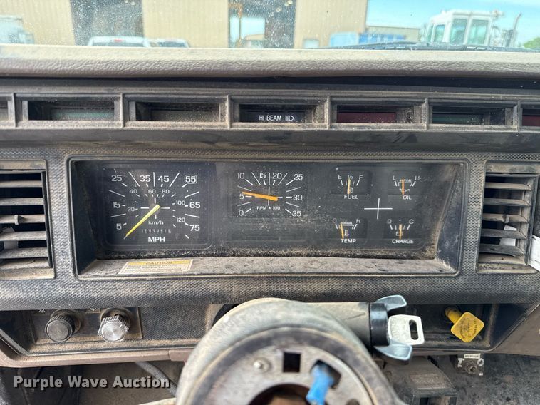 image for item HI9262 1996 Ford F800 utility / service truck