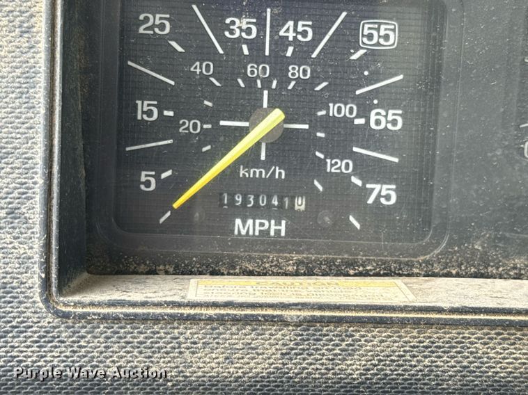 image for item HI9262 1996 Ford F800 utility / service truck