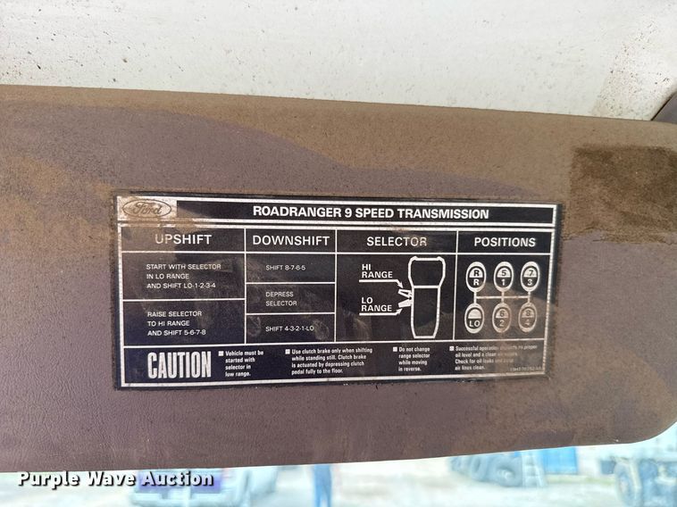 image for item HI9262 1996 Ford F800 utility / service truck