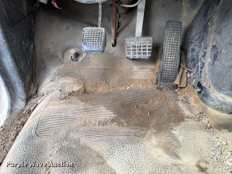 image for item HI9262 1996 Ford F800 utility / service truck