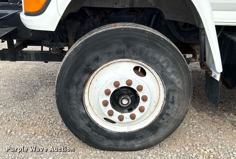 image for item HI9262 1996 Ford F800 utility / service truck