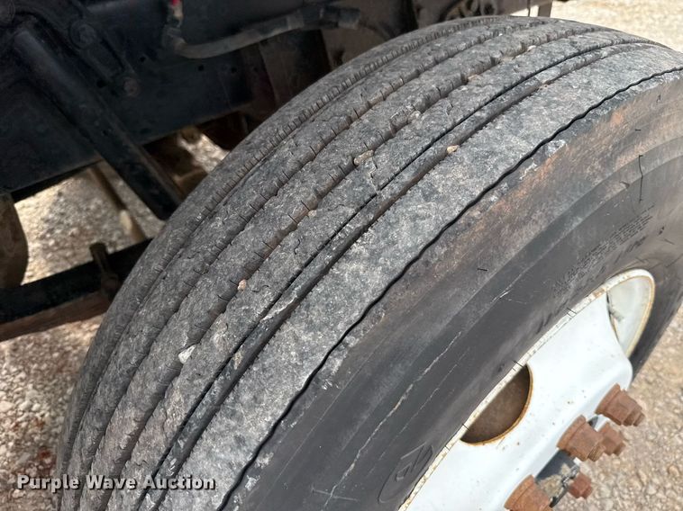 image for item HI9262 1996 Ford F800 utility / service truck