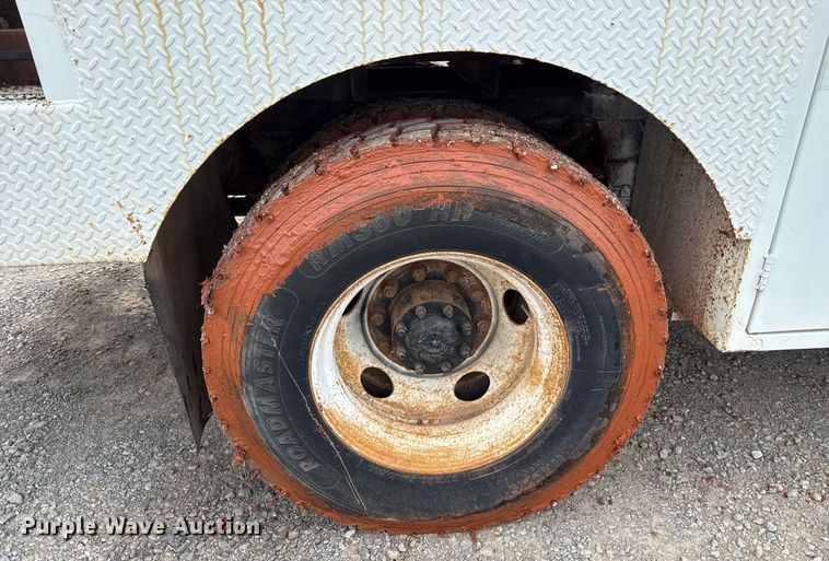 image for item HI9262 1996 Ford F800 utility / service truck