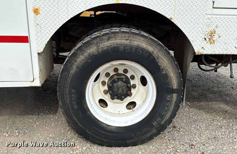 image for item HI9262 1996 Ford F800 utility / service truck