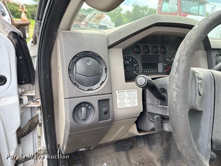 image for item HI9279 2009 Ford F550 utility / service truck