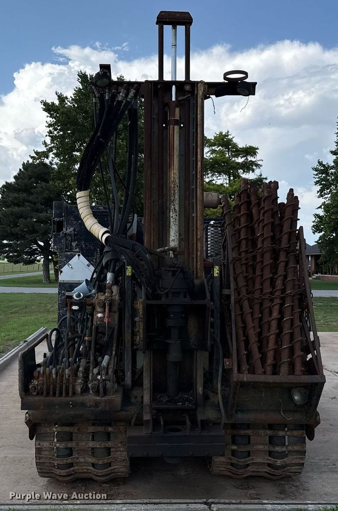 image for item HI9298 Bombar 681- 0249 track carrier with drilling rig