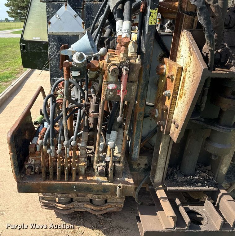 image for item HI9298 Bombar 681- 0249 track carrier with drilling rig