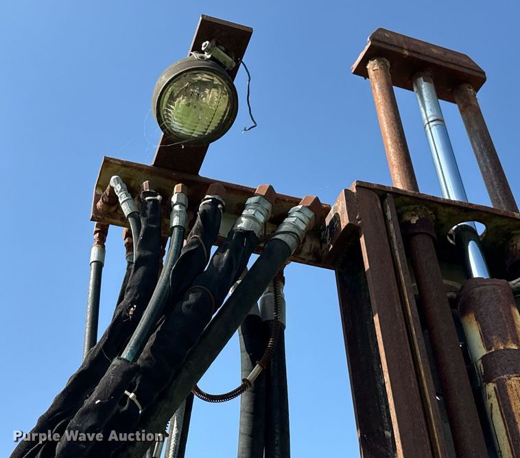 image for item HI9298 Bombar 681- 0249 track carrier with drilling rig