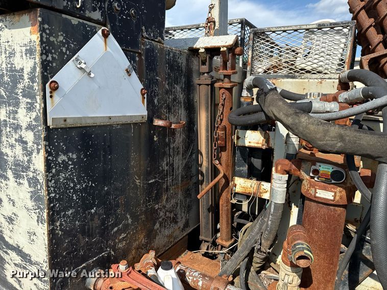 image for item HI9298 Bombar 681- 0249 track carrier with drilling rig