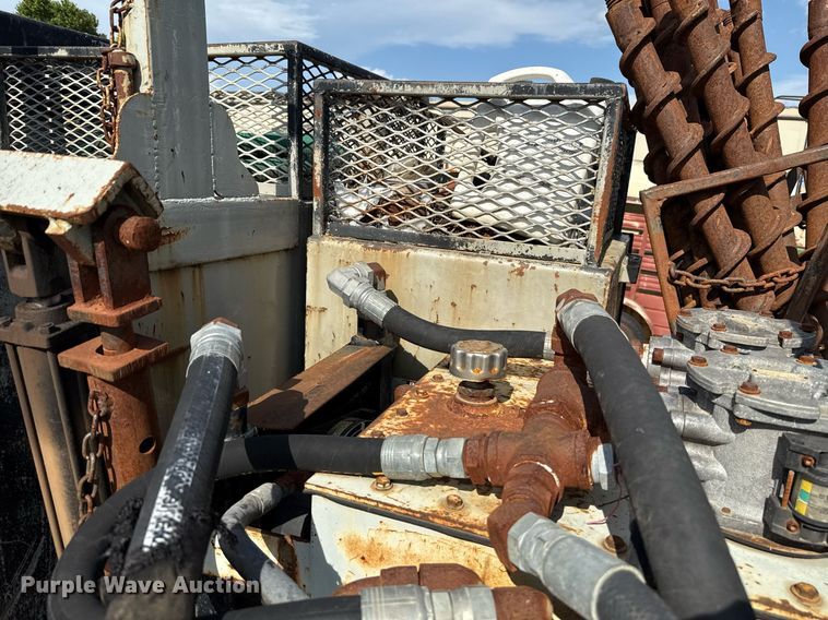 image for item HI9298 Bombar 681- 0249 track carrier with drilling rig