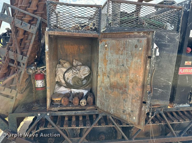 image for item HI9298 Bombar 681- 0249 track carrier with drilling rig