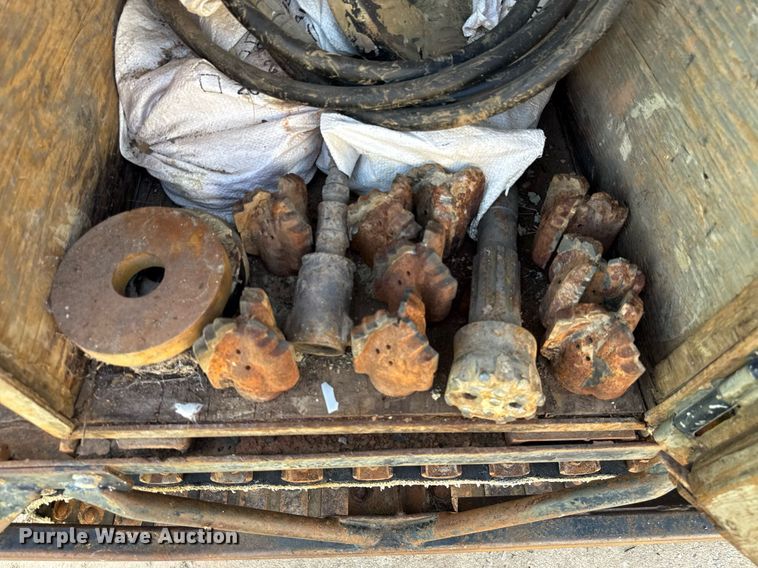 image for item HI9298 Bombar 681- 0249 track carrier with drilling rig