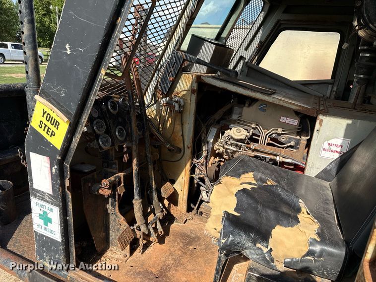 image for item HI9298 Bombar 681- 0249 track carrier with drilling rig