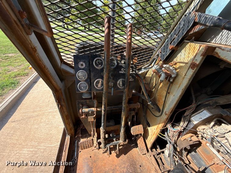 image for item HI9298 Bombar 681- 0249 track carrier with drilling rig