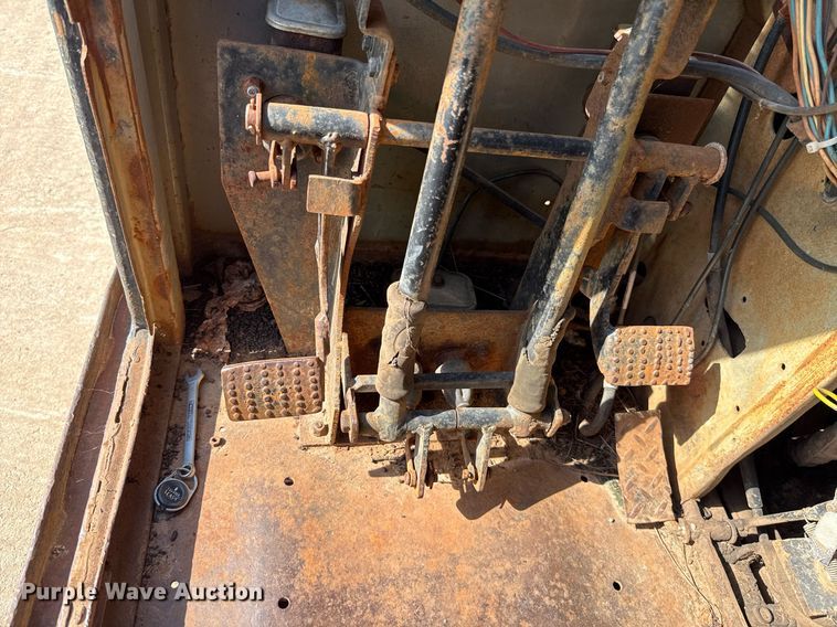 image for item HI9298 Bombar 681- 0249 track carrier with drilling rig