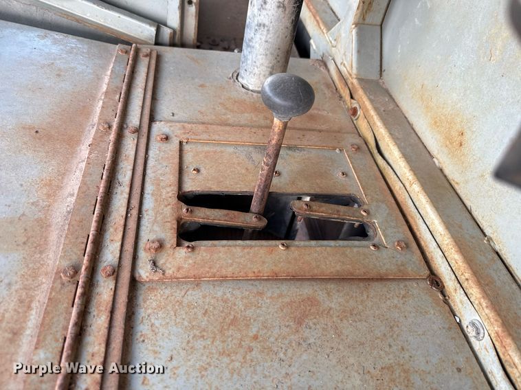 image for item HI9298 Bombar 681- 0249 track carrier with drilling rig