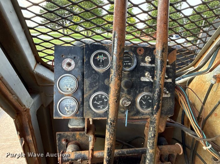 image for item HI9298 Bombar 681- 0249 track carrier with drilling rig