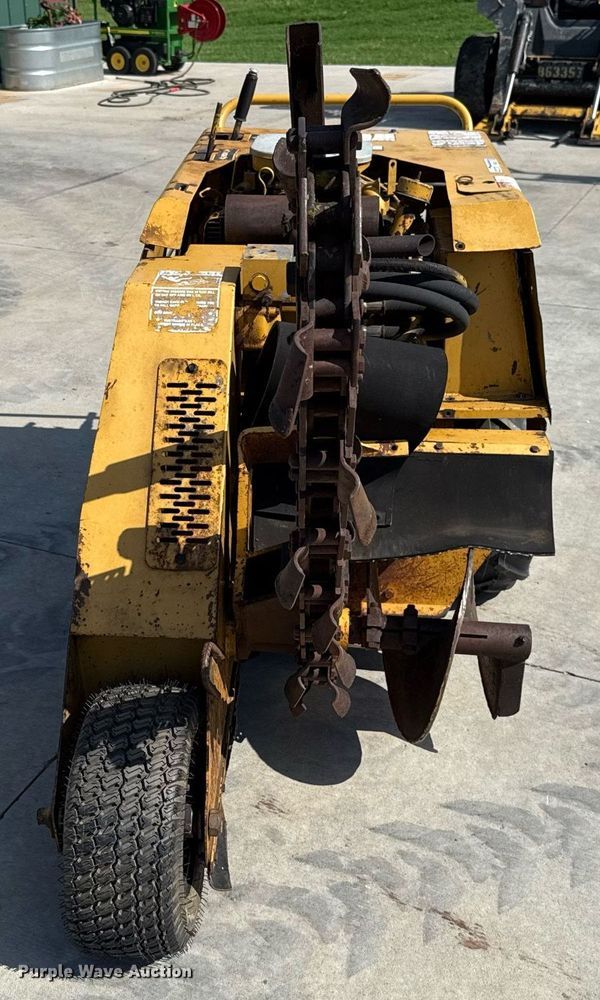 image for item HI9335 2001 Vermeer V1550 trencher