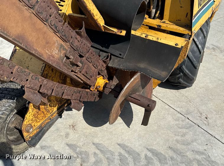 image for item HI9335 2001 Vermeer V1550 trencher