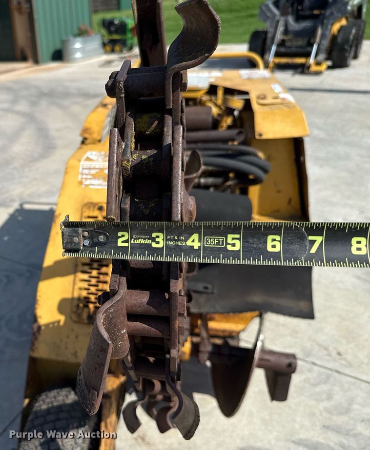 image for item HI9335 2001 Vermeer V1550 trencher