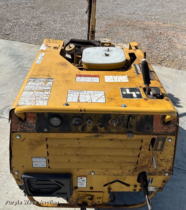 image for item HI9335 2001 Vermeer V1550 trencher