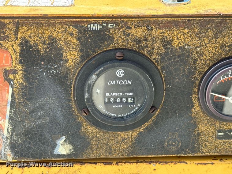 image for item HI9335 2001 Vermeer V1550 trencher