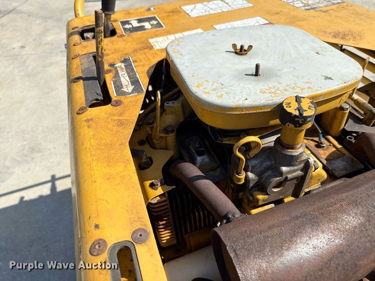 image for item HI9335 2001 Vermeer V1550 trencher