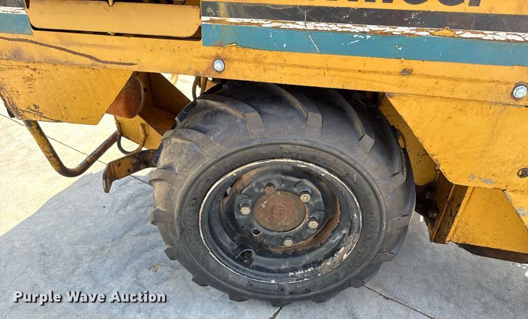 image for item HI9335 2001 Vermeer V1550 trencher