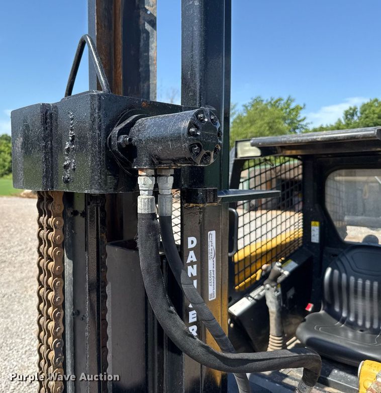 image for item HI9337 Danuser Postmaster 9000 9187 skid steer post driver