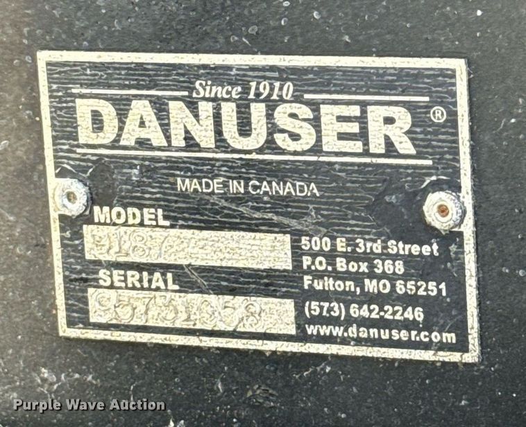 image for item HI9337 Danuser Postmaster 9000 9187 skid steer post driver