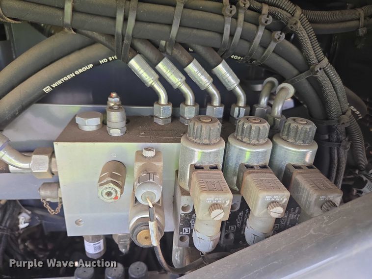 image for item YA0630 2022 Vogele Super 2000-3i paver