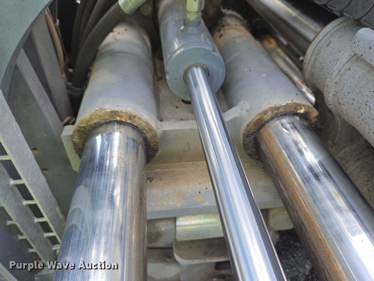 image for item YA0630 2022 Vogele Super 2000-3i paver