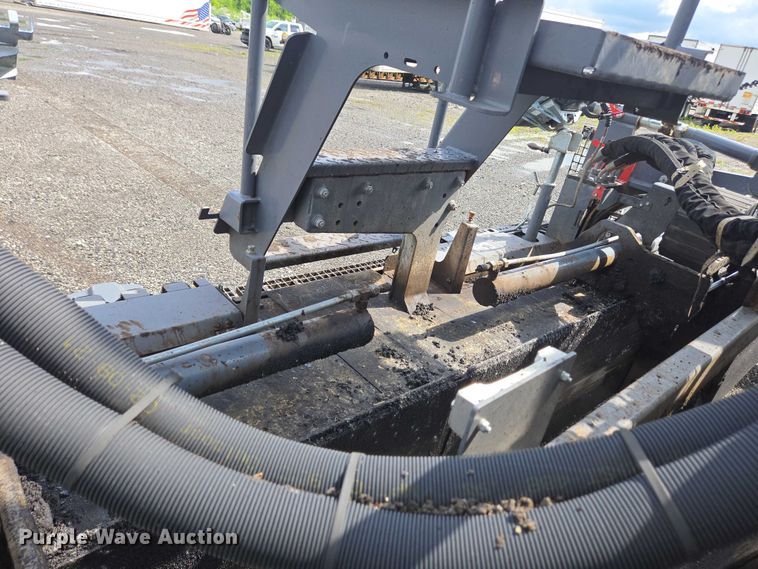 image for item YA0630 2022 Vogele Super 2000-3i paver