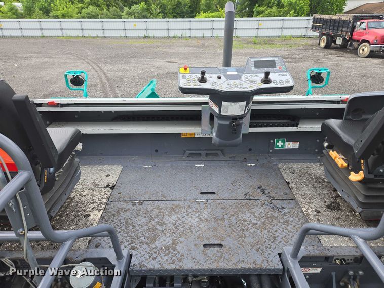 image for item YA0630 2022 Vogele Super 2000-3i paver