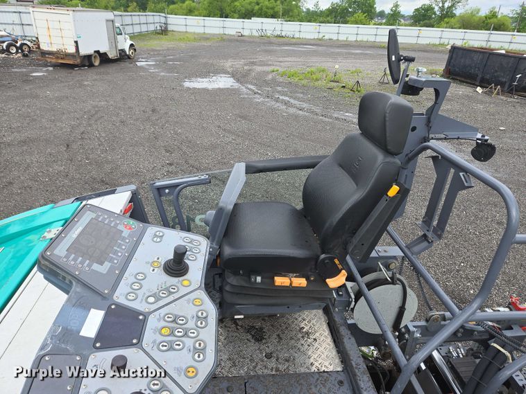 image for item YA0630 2022 Vogele Super 2000-3i paver