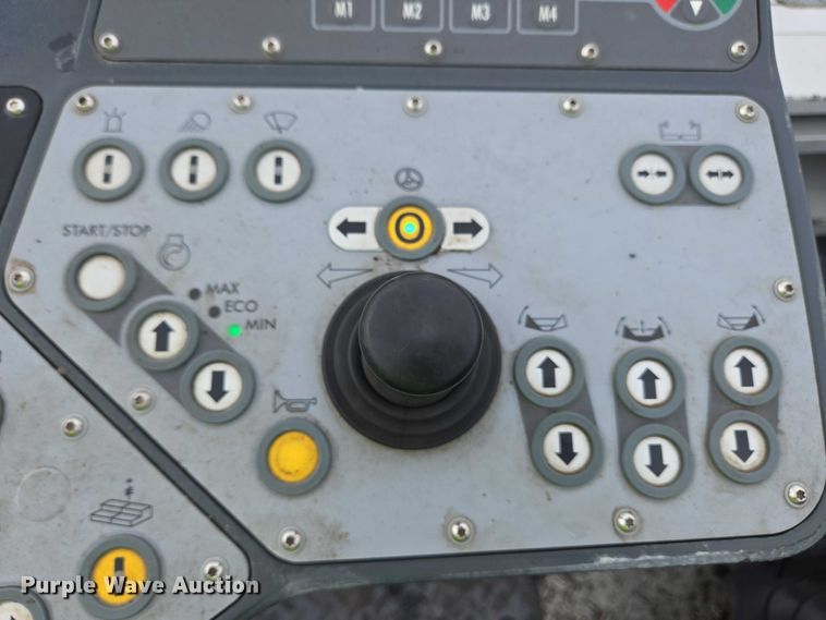 image for item YA0630 2022 Vogele Super 2000-3i paver