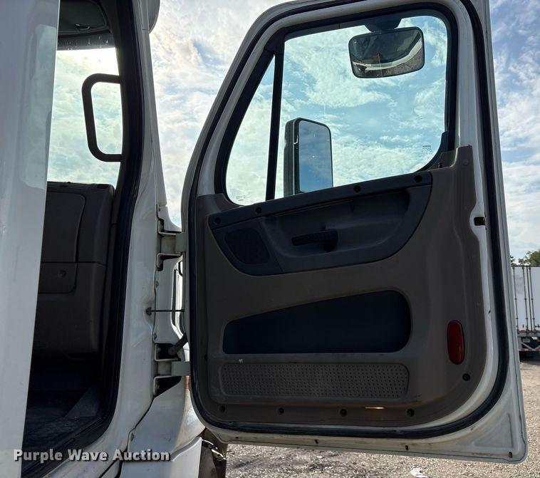 image for item YA0649 2012 Freightliner Cascadia 125 dump truck