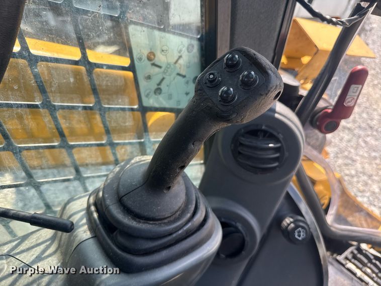 image for item YA0682 2019 Caterpillar 299D2 XHP tracked skid steer loader