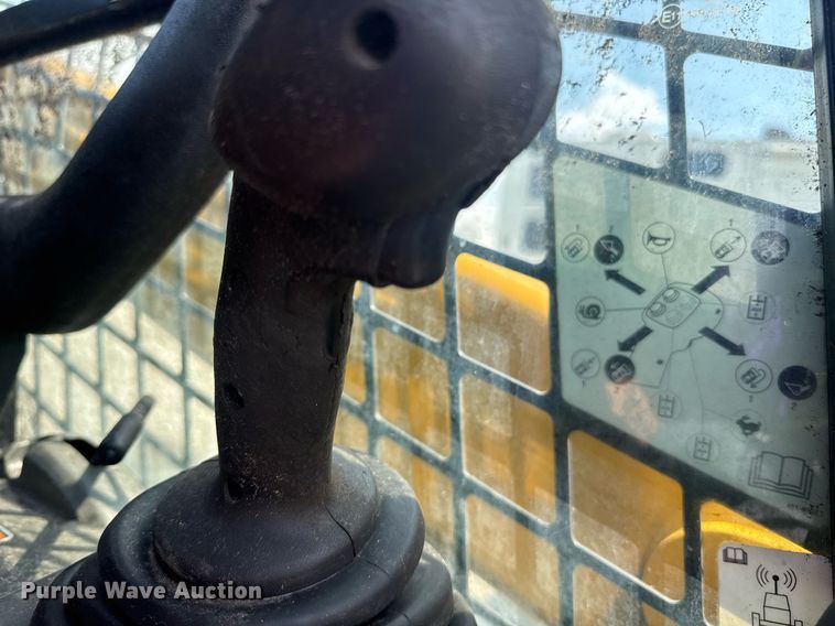 image for item YA0682 2019 Caterpillar 299D2 XHP tracked skid steer loader