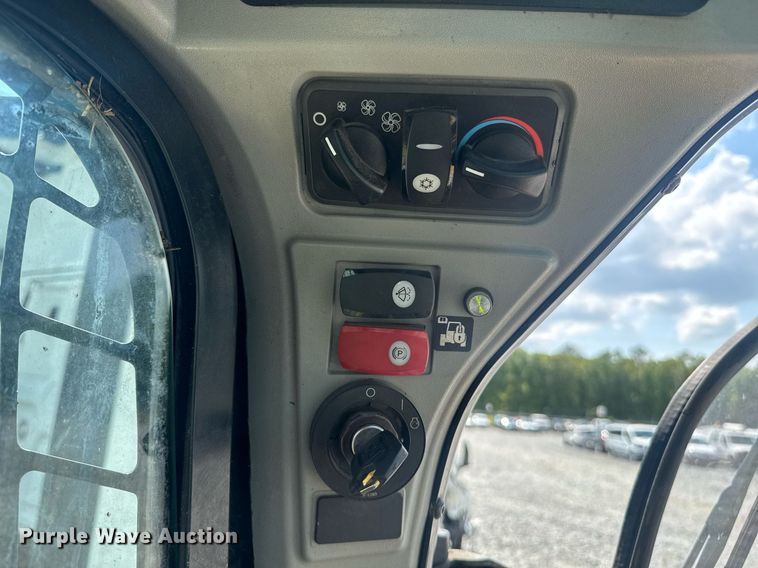 image for item YA0682 2019 Caterpillar 299D2 XHP tracked skid steer loader