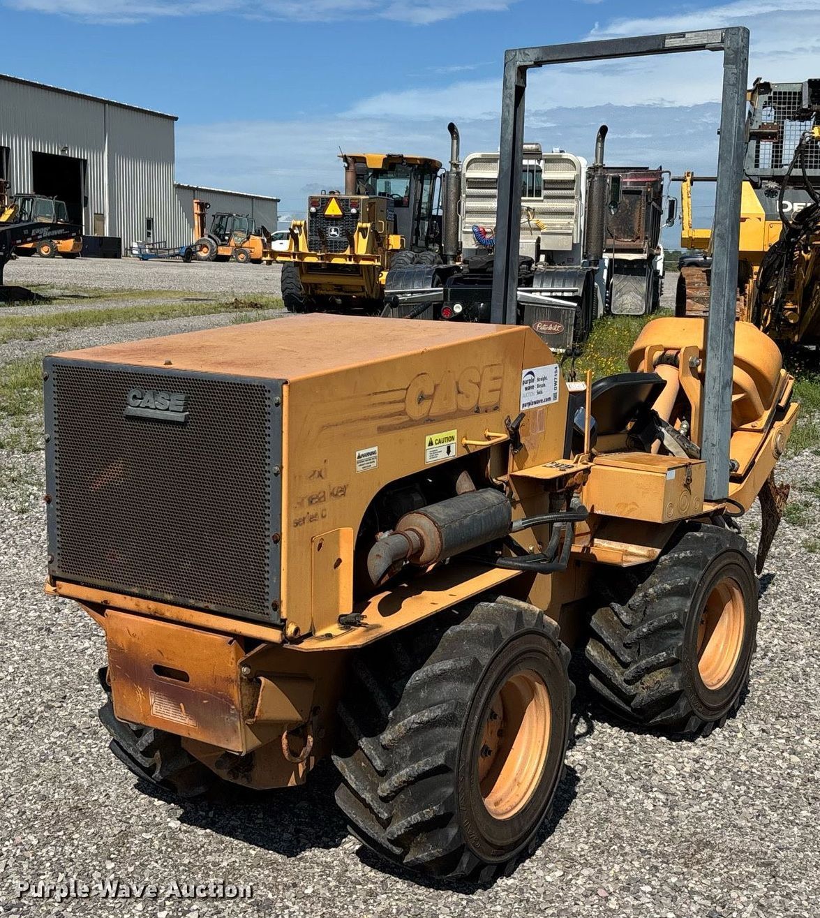 TOKI ヴィンテージ 2001 Case Maxi Sneaker Series C trencher in Sikeston, MO | Item