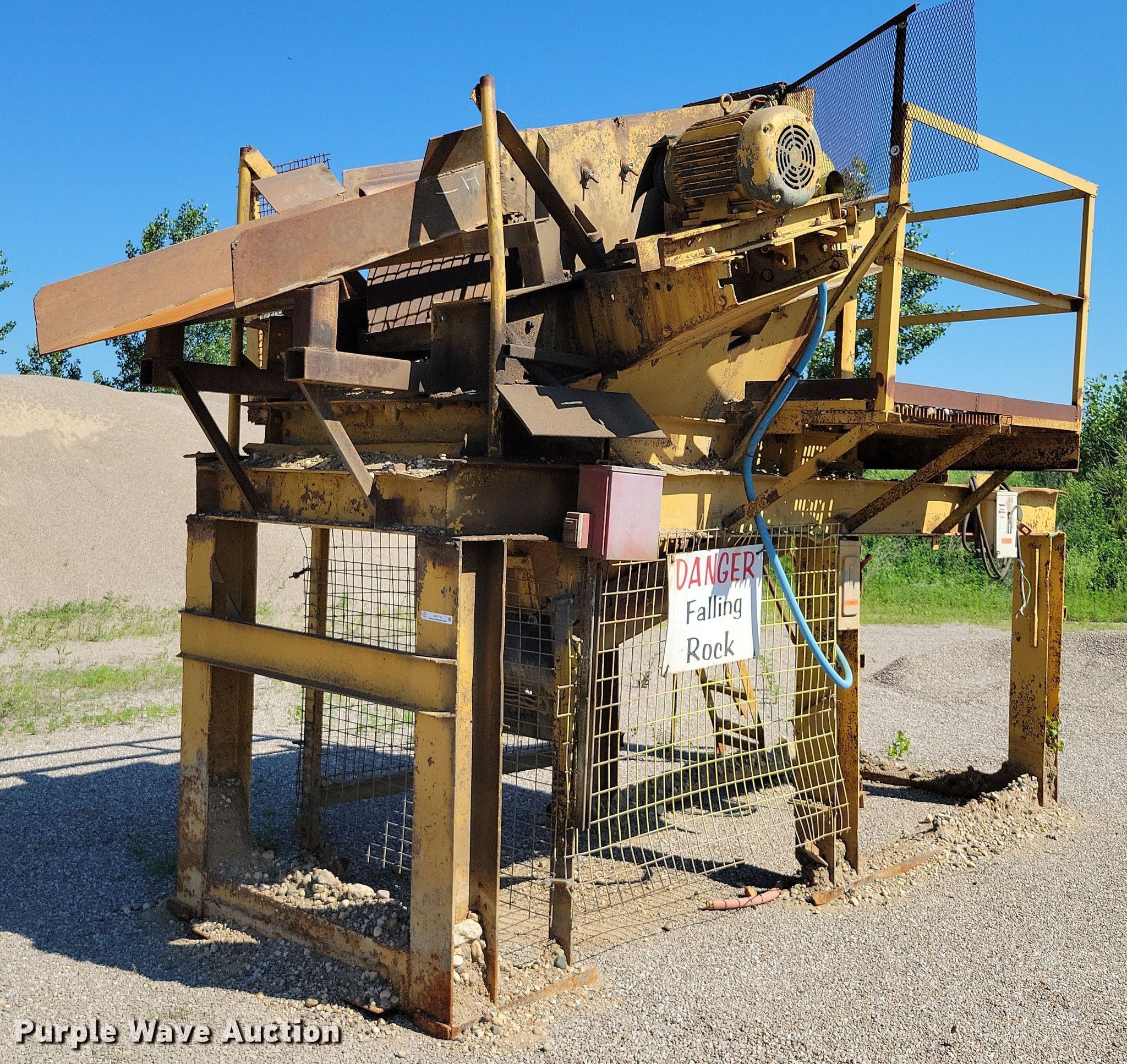 Pioneer screening in Mason City, IA | Item DX7118 for sale