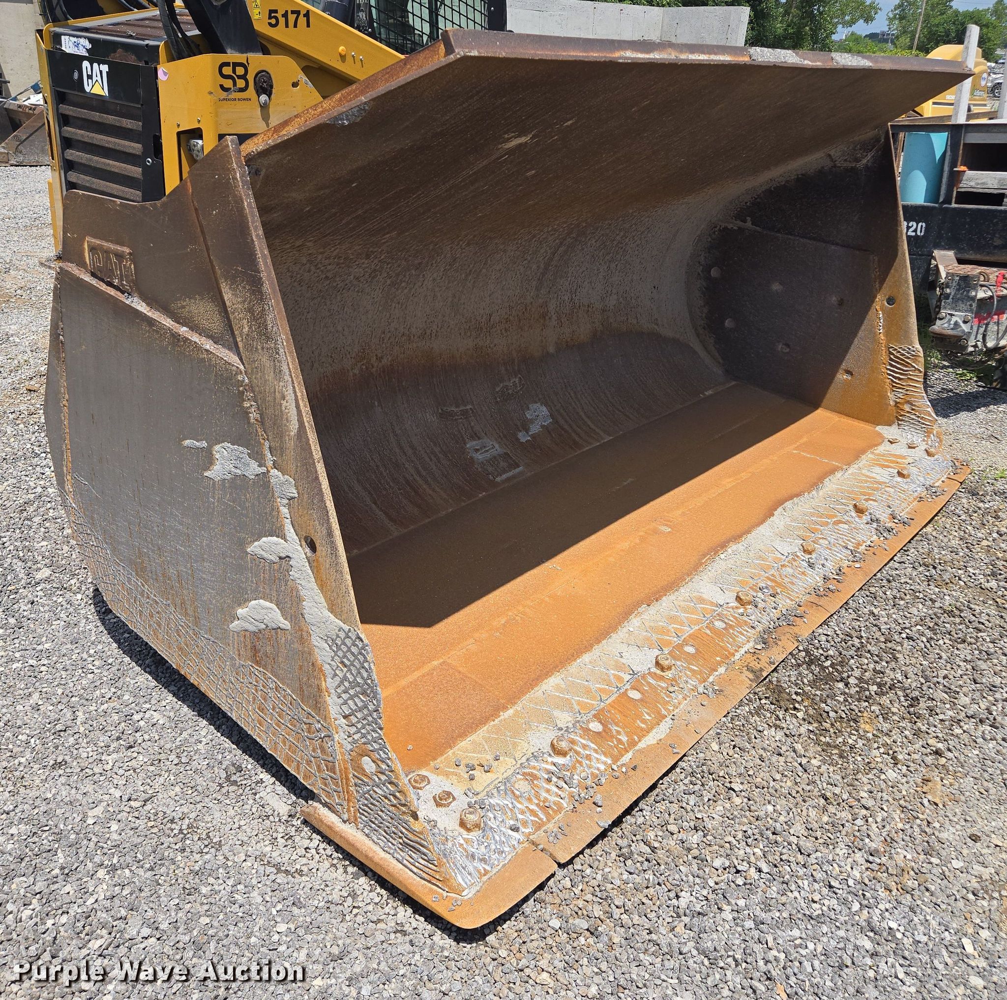 Caterpillar wheel loader bucket in Kansas City, MO | Item