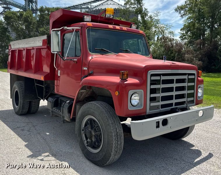image for item DI9256 1982 International 1954 dump truck