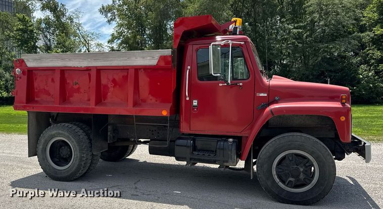 image for item DI9256 1982 International 1954 dump truck