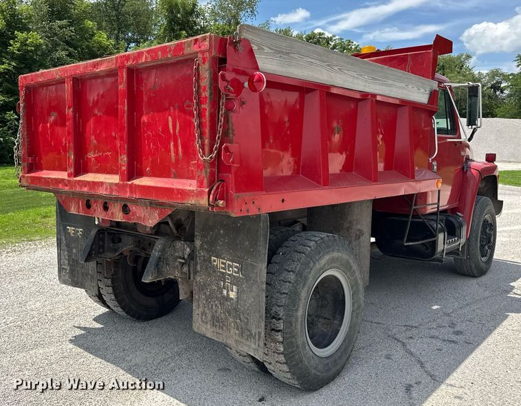 image for item DI9256 1982 International 1954 dump truck